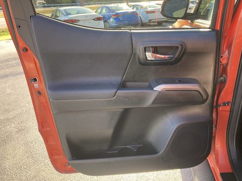 Used 2017 Toyota Tacoma TRD Off-Road image 20