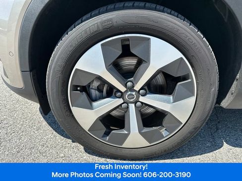 Used 2024 Volvo XC40 B5 Plus AWD/4WD image 9