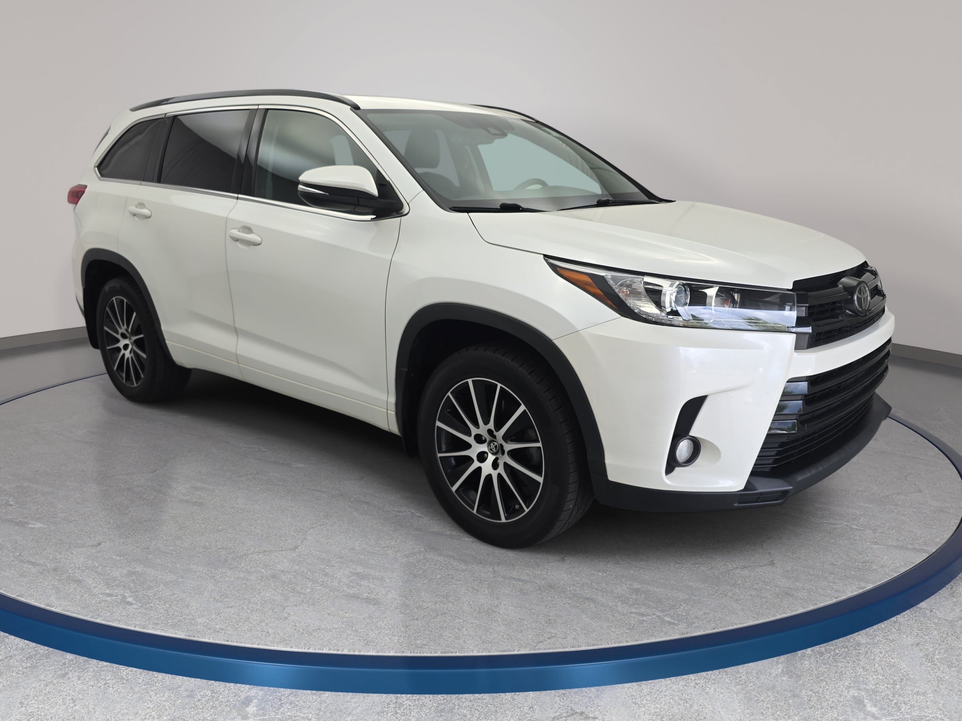 Used 2017 Toyota Highlander SE AWD/4WD image 3