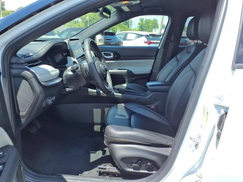 Used 2025 Jeep Compass Limited AWD/4WD image 16