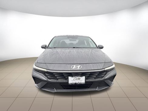 Used 2024 Hyundai Elantra SEL image 3