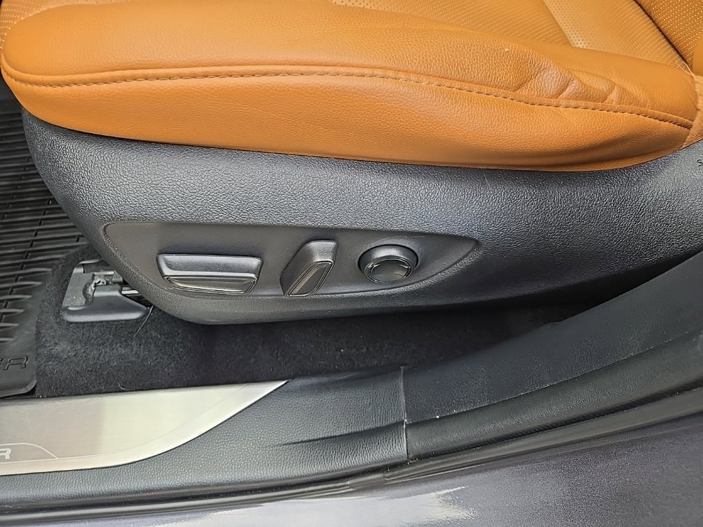 Used 2021 Toyota Highlander Platinum AWD/4WD image 43