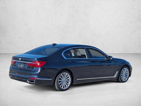 Used 2018 BMW 740i image 5