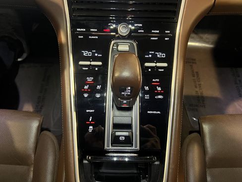 Used 2020 Porsche Panamera 4S image 20