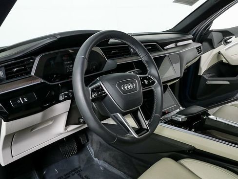 Certified 2024 Audi Q8 e-tron Prestige image 4