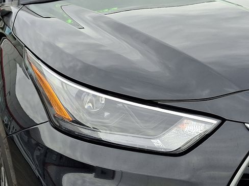 Used 2024 Toyota Highlander XLE AWD/4WD image 10