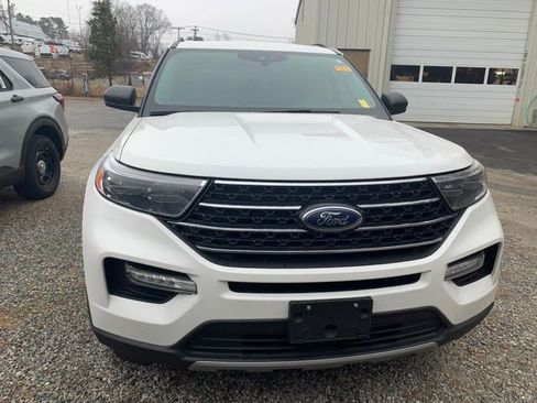 Used 2020 Ford Explorer XLT w/ Equipment Group 202A image 5