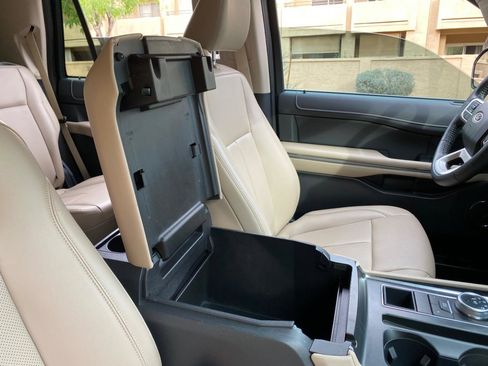 Used 2024 Ford Expedition XLT image 69