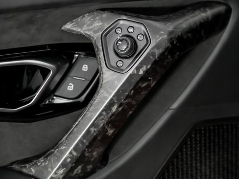 Used 2021 Lamborghini Huracan EVO image 23