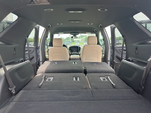 Used 2023 Chevrolet Traverse LS AWD/4WD image 34
