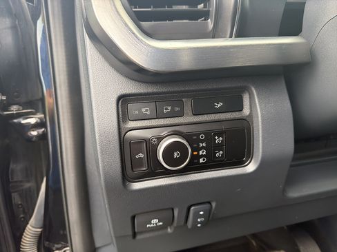 Used 2023 Ford F250 Lariat w/ Lariat Ultimate Package AWD/4WD image 36