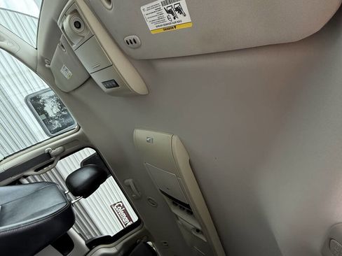 Used 2014 Chrysler Town & Country Touring image 16