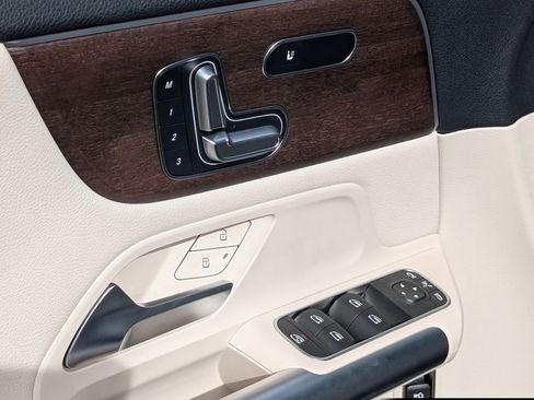 Used 2023 Mercedes-Benz GLA 250 4MATIC image 21