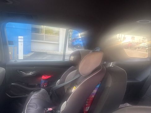 Used 2023 Chevrolet Traverse LT image 15