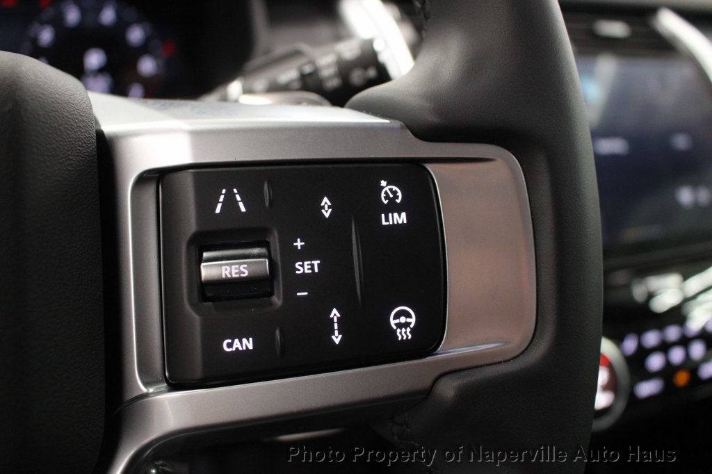 Used 2025 Land Rover Discovery Dynamic SE AWD/4WD image 17