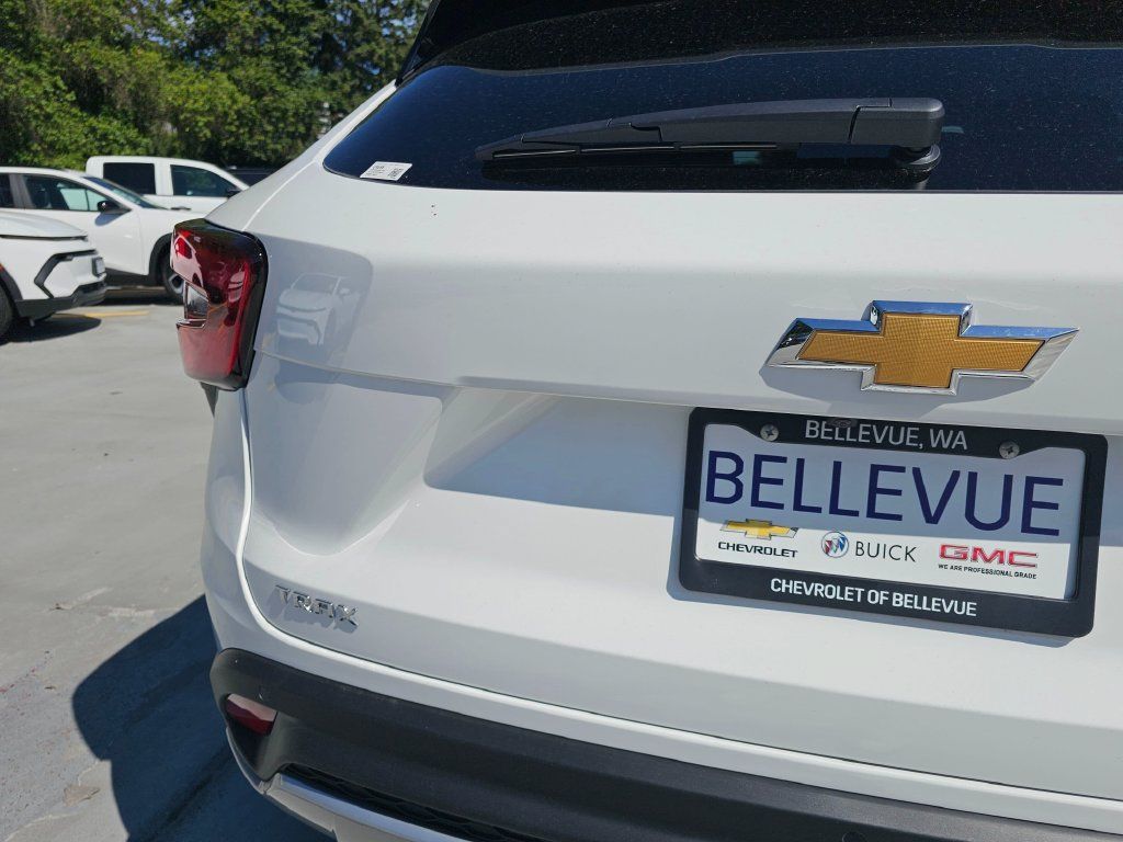New 2026 Chevrolet Trax LT w/ Driver Confidence Package FWD image 16