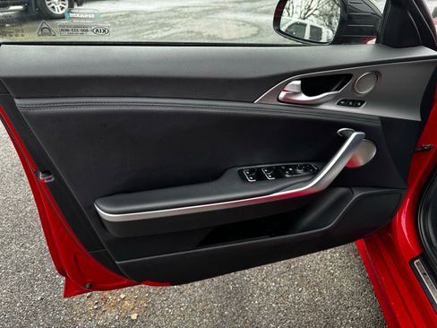 Used 2018 Kia Stinger GT1 image 19