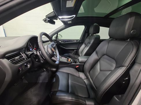New 2026 Porsche Macan image 15
