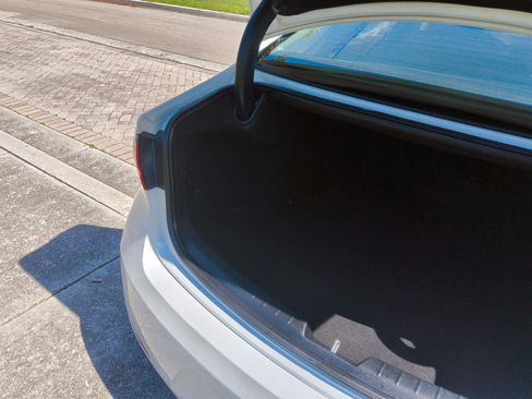 Used 2019 Kia Cadenza Limited FWD image 57