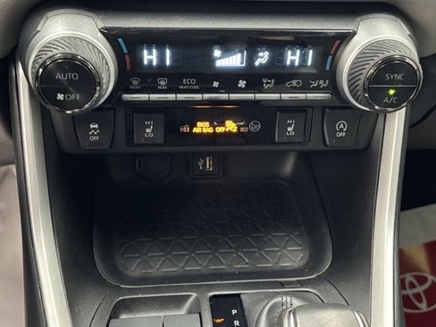 Used 2024 Toyota RAV4 XLE Premium image 28