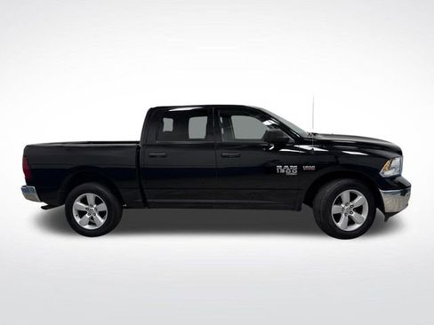 Used 2022 RAM 1500 Classic SLT image 2