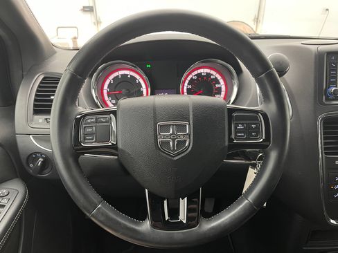 Used 2016 Dodge Grand Caravan SE FWD image 17