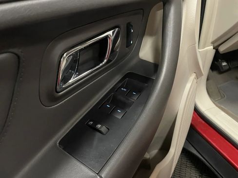 Used 2010 Ford Taurus SEL image 28