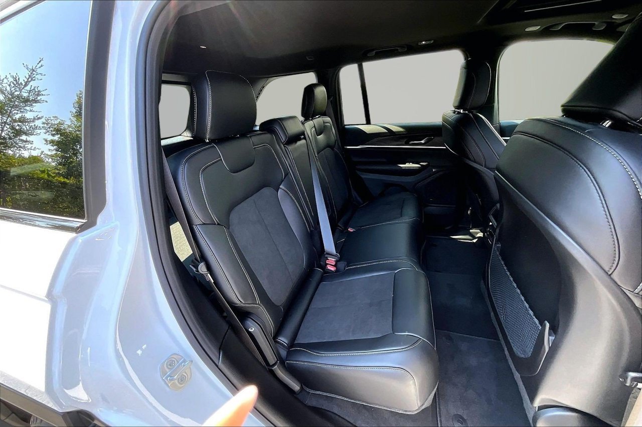 New 2027 Jeep Grand Cherokee Altitude AWD/4WD image 20