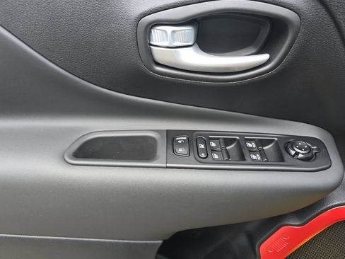 Used 2023 Jeep Renegade Trailhawk w/ Trailhawk Elite Group image 8