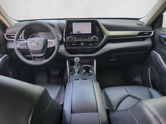 Used 2024 Toyota Highlander XLE FWD image 17