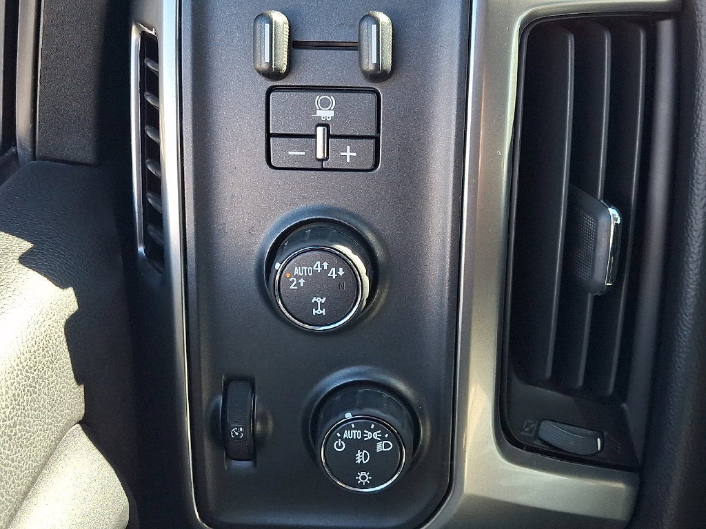 Used 2018 Chevrolet Silverado 1500 LT w/ All Star Edition AWD/4WD image 28