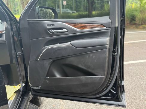 Used 2024 Cadillac Escalade ESV Luxury RWD image 14