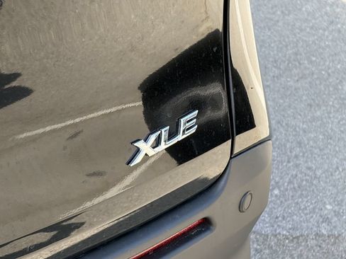 Certified 2026 Toyota Sienna XLE FWD image 6