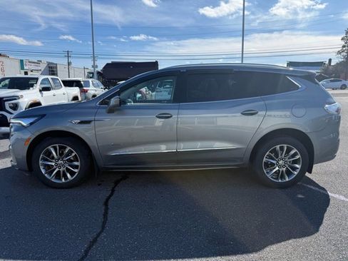 Used 2024 Buick Enclave Avenir w/ Avenir Technology Package image 6