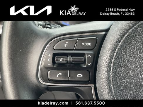 Certified 2022 Kia Niro EX image 24