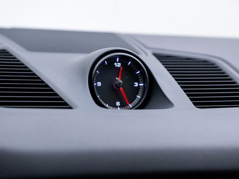 Certified 2023 Porsche Cayenne Platinum Edition image 24