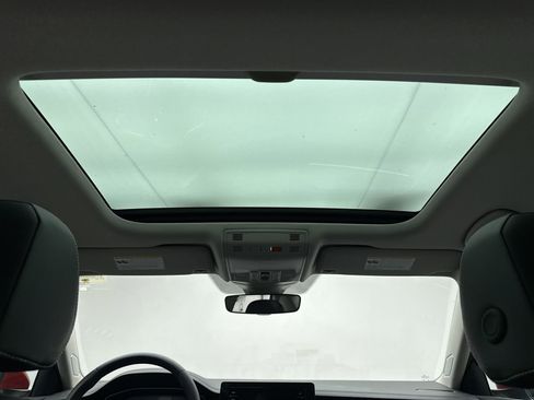 Used 2025 Volkswagen Jetta SE w/ Sunroof Package FWD image 18
