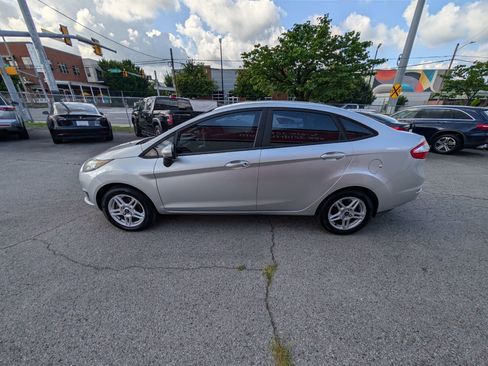 Used 2018 Ford Fiesta SE image 9