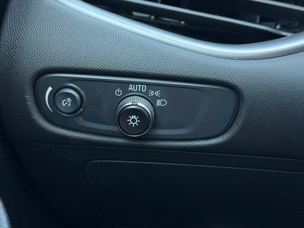 Used 2025 Chevrolet Malibu LT FWD image 25