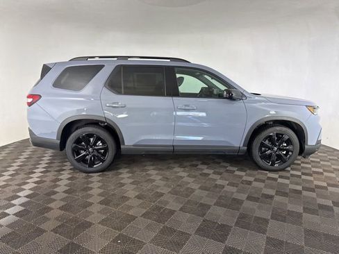 Certified 2025 Honda Pilot Black Edition image 7