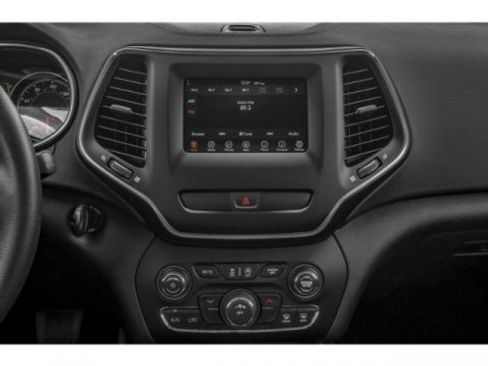 Used 2019 Jeep Cherokee Limited w/ Luxury Group FWD image 13