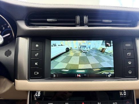 Used 2016 Jaguar XF Premium RWD image 13