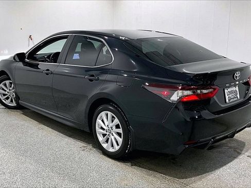 Used 2024 Toyota Camry SE image 4