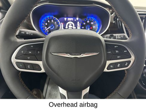 Used 2023 Chrysler Pacifica Pinnacle w/ Trailer Tow Group image 33