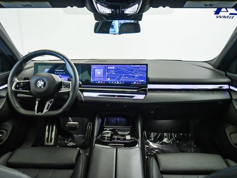 Used 2024 BMW 540i xDrive w/ M Sport Package AWD/4WD image 15