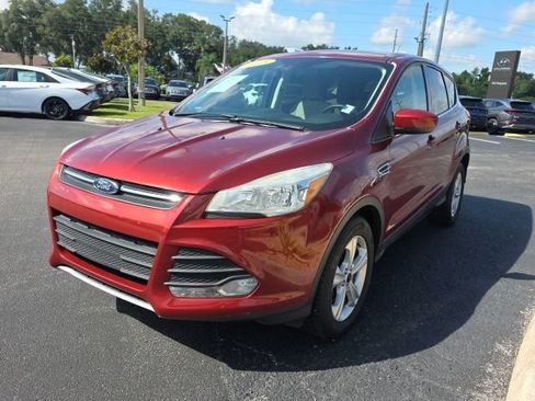 Used 2015 Ford Escape SE FWD image 2