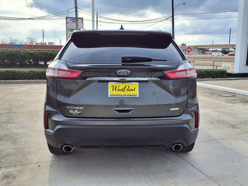 Used 2020 Ford Edge SE image 5
