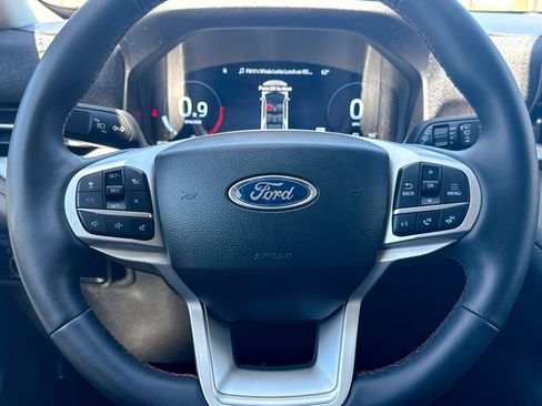 Used 2025 Ford Explorer Active AWD/4WD image 43