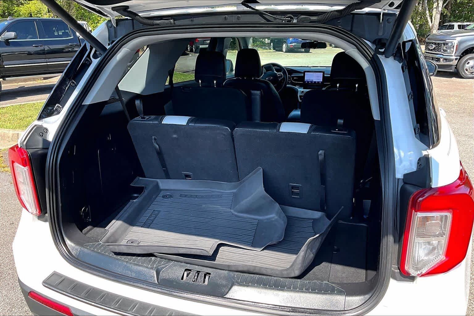 Used 2021 Ford Explorer XLT w/ Equipment Group 202A RWD image 32