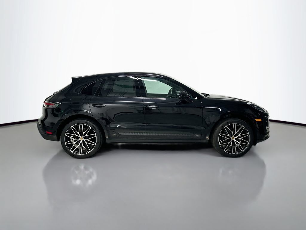 Certified 2025 Porsche Macan AWD/4WD image 8